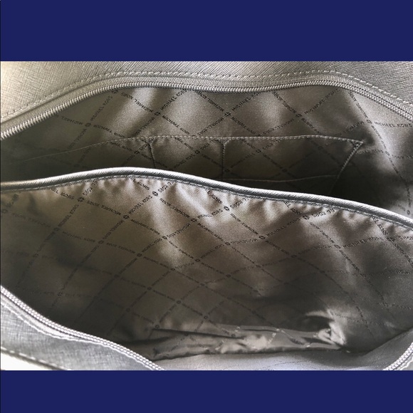 Michael Kors Large Tote &Wallet SET - Picture 7 of 8